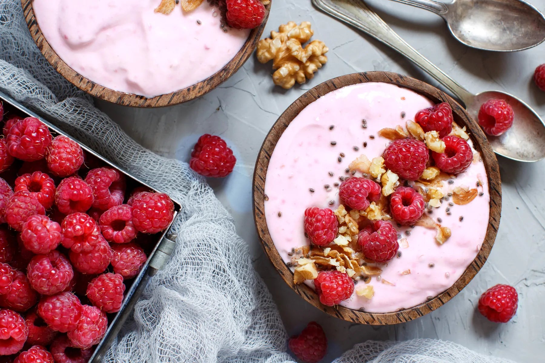 Skyr with nuts and berries
